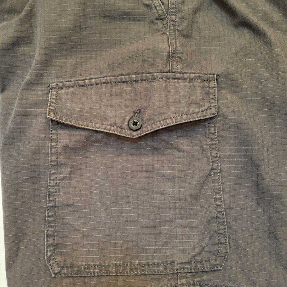 IZOD Saltwater Men's Size 42 Gray Cargo Shorts All Cotton Hiking Athleisure - Picture 9 of 15